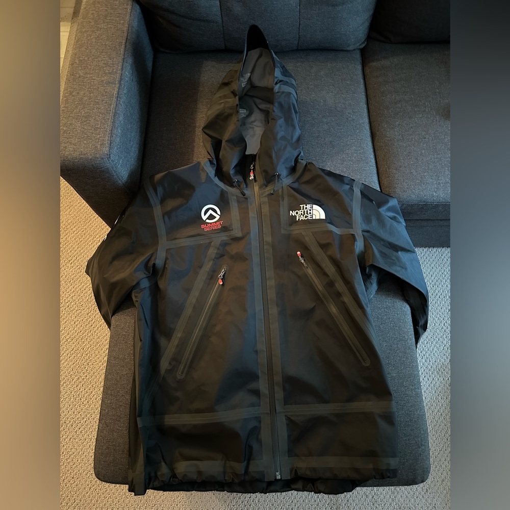 NWOT Supreme x The North Face Summit Series Outer Tape Seam Shell Jacket